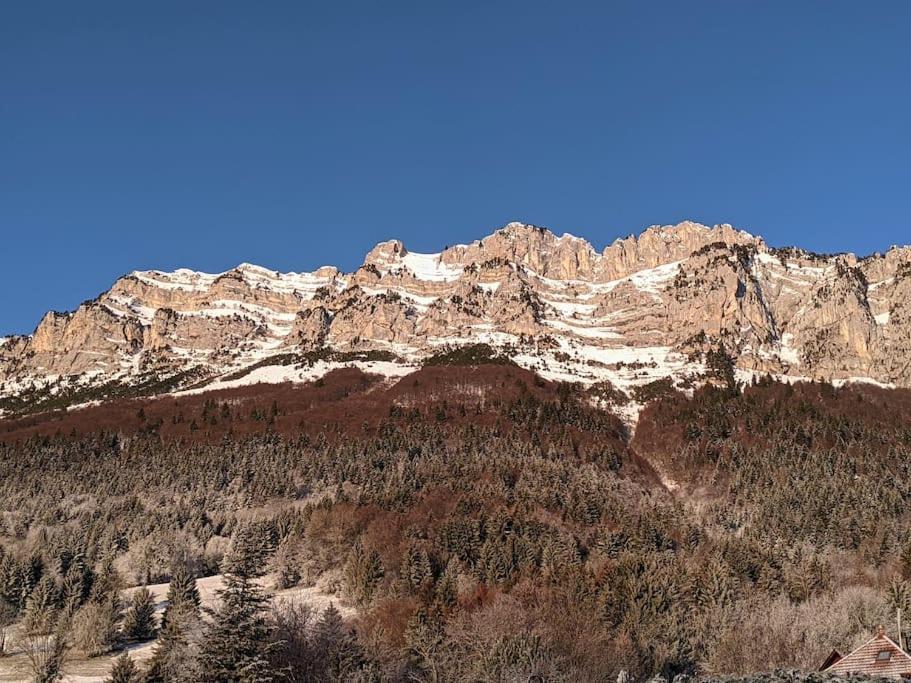 Maison Familiale En Montagne Avec Vue Merveilleuse Sur Le Massif De Belledonne Saint-Bernard  エクステリア 写真