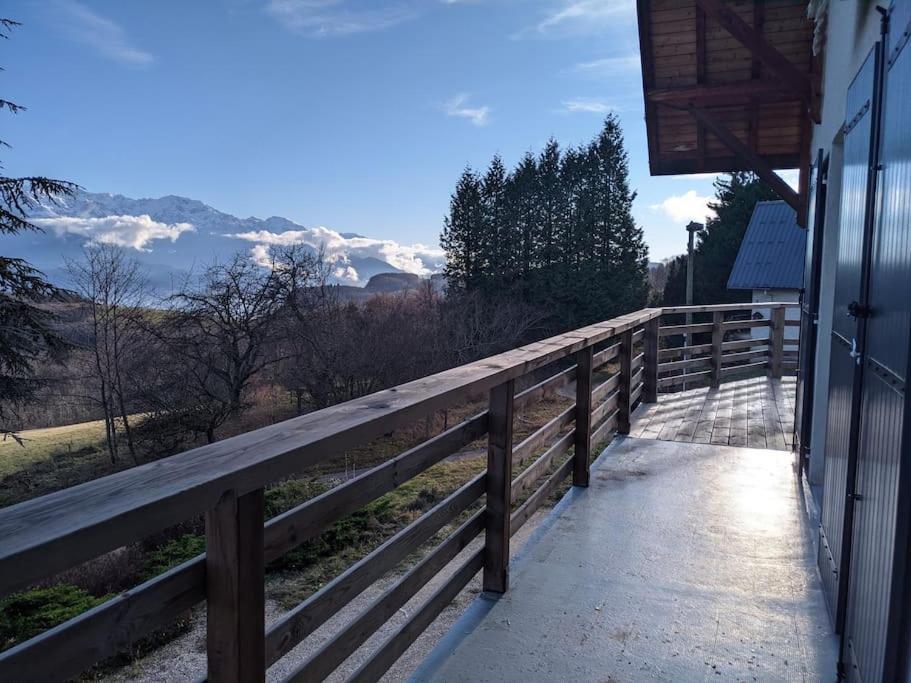 Maison Familiale En Montagne Avec Vue Merveilleuse Sur Le Massif De Belledonne Saint-Bernard  エクステリア 写真