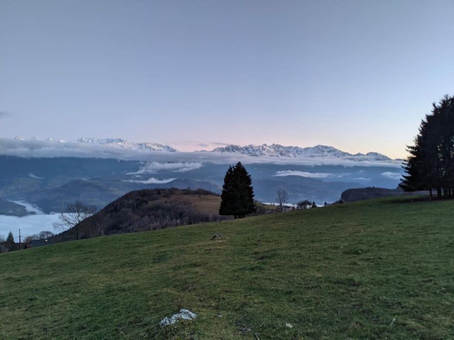 Maison Familiale En Montagne Avec Vue Merveilleuse Sur Le Massif De Belledonne Saint-Bernard  エクステリア 写真