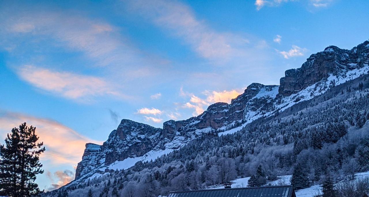 Maison Familiale En Montagne Avec Vue Merveilleuse Sur Le Massif De Belledonne Saint-Bernard  エクステリア 写真